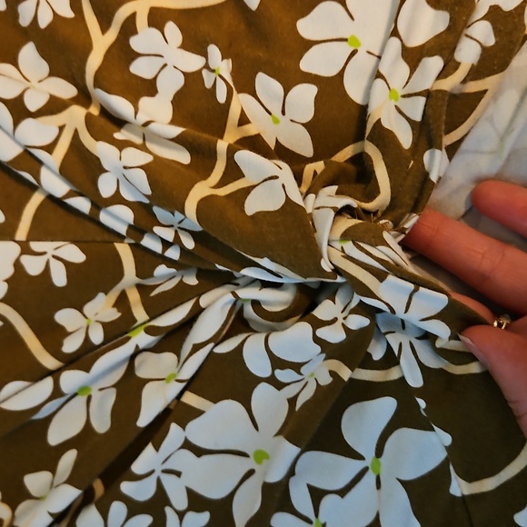 Fighting Eel Floral Top - Picture 5 of 6